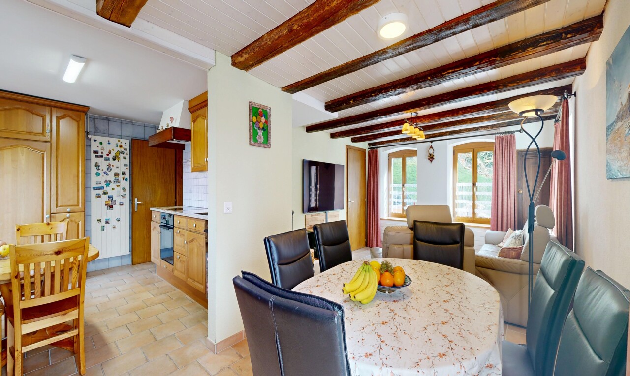 esszimmer mit inside property, light floor, natürliches licht, natural light, und gipskartonwand