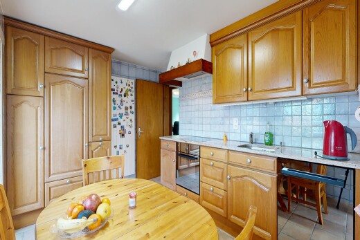 küche mit light countertops, stein arbeitsplatten, stone countertops, ofen, und inside property