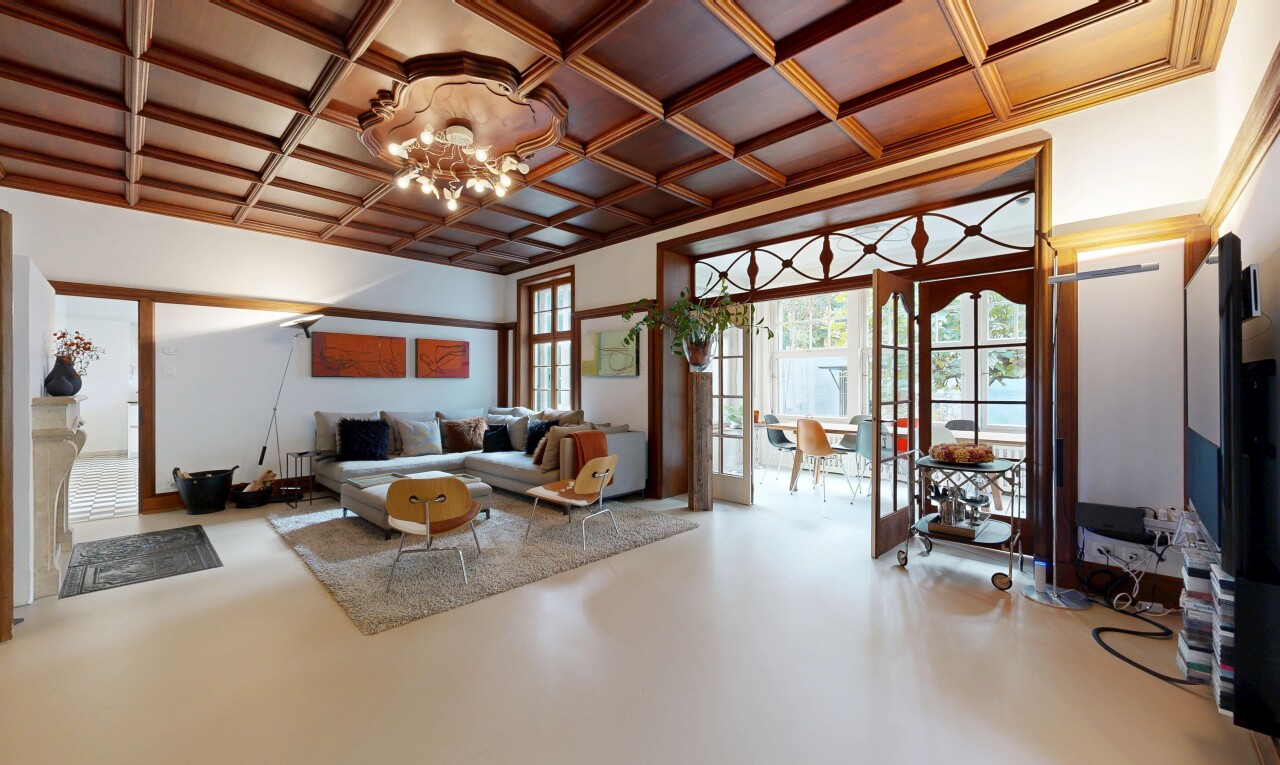 salon avec plafond à caissons, coffered ceiling, inside property, lumière naturelle, et natural light