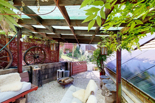 terrasse mit zaun und pergola