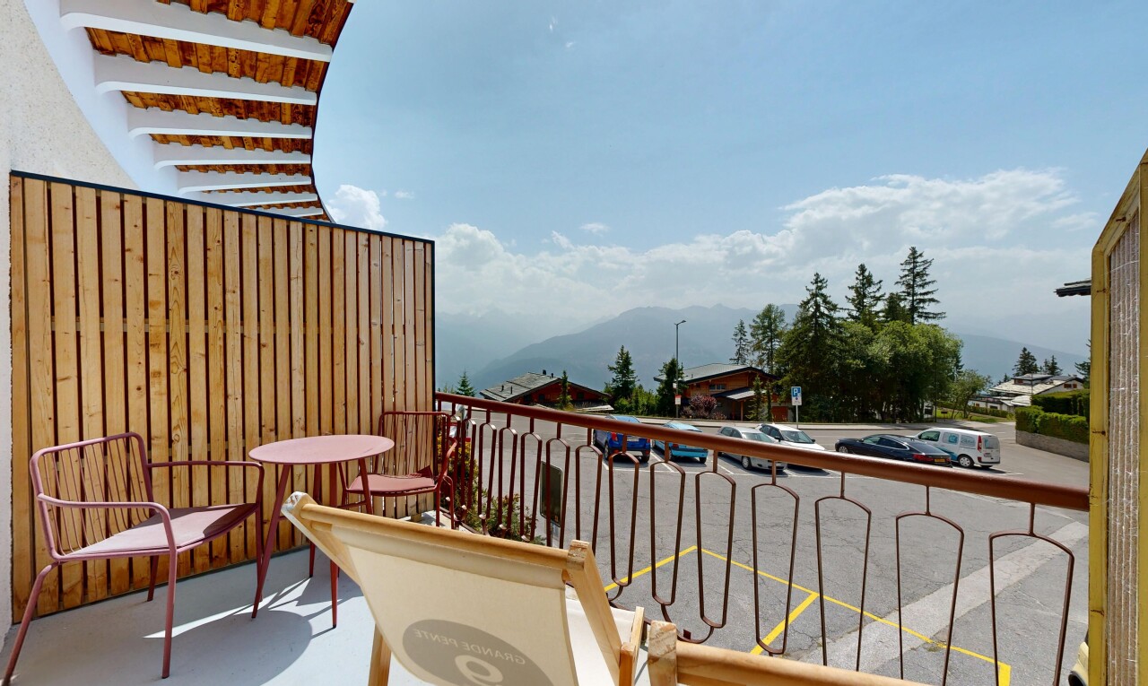 balcon avec mountain view, vue sur la montagne, from property, day time, et balcon