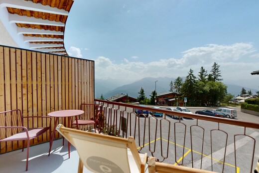 balcon avec mountain view, vue sur la montagne, from property, day time, et balcon