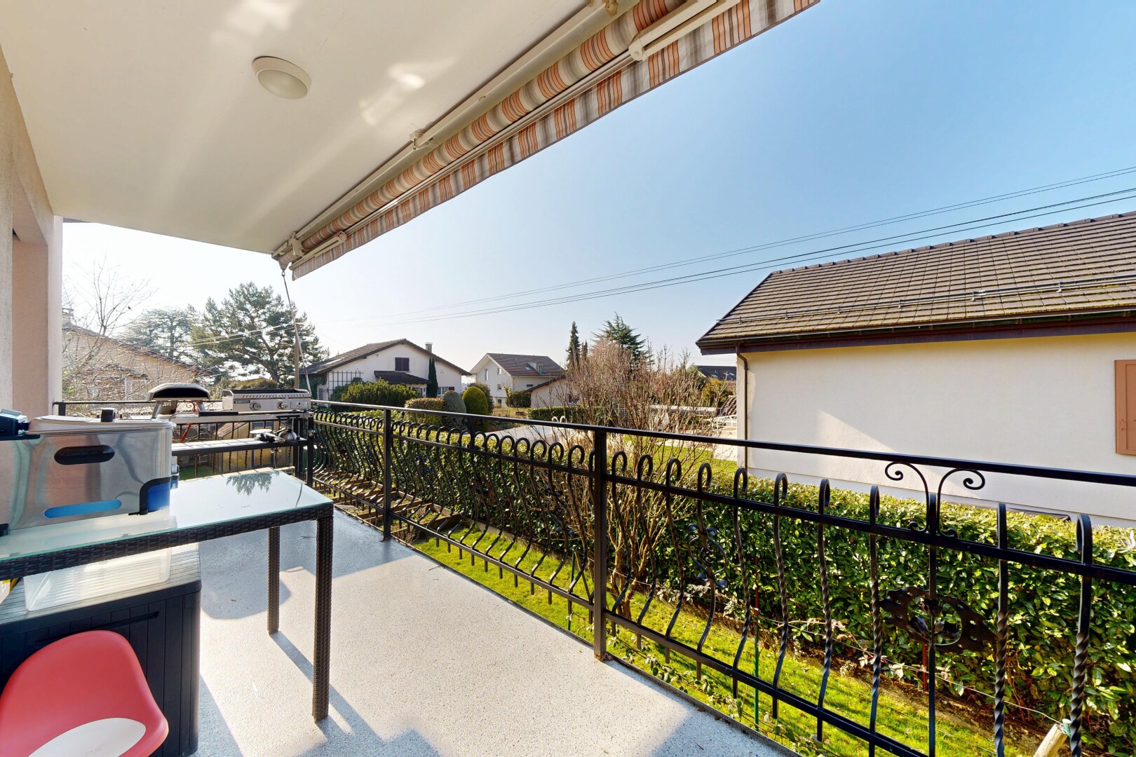 balcon avec from property, day time, vue résidentielle, et residential view