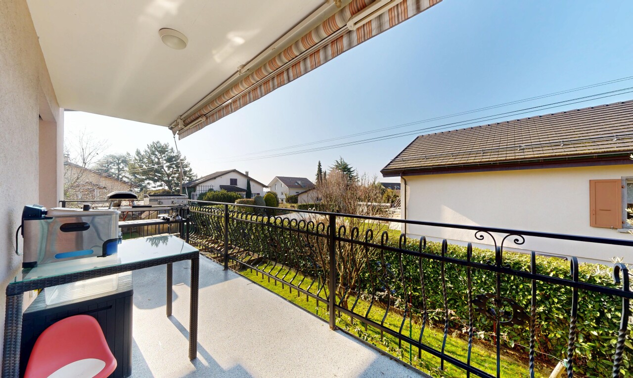 balcon avec from property, day time, vue résidentielle, et residential view