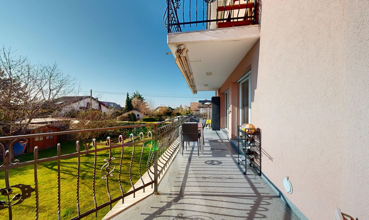 balcon avec balcon et day time
