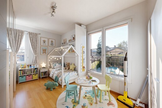 pièce vide avec inside property, drywall, cloison sèche, wood finish floor, et sol en finition bois