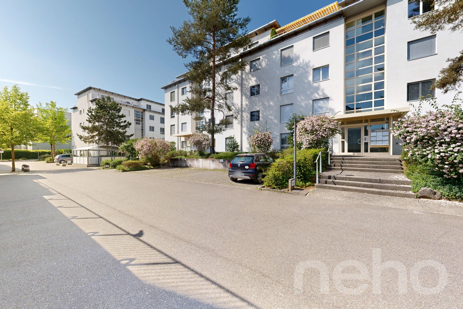 außenansicht mit apartment complex view, blick auf wohnanlage, und day time