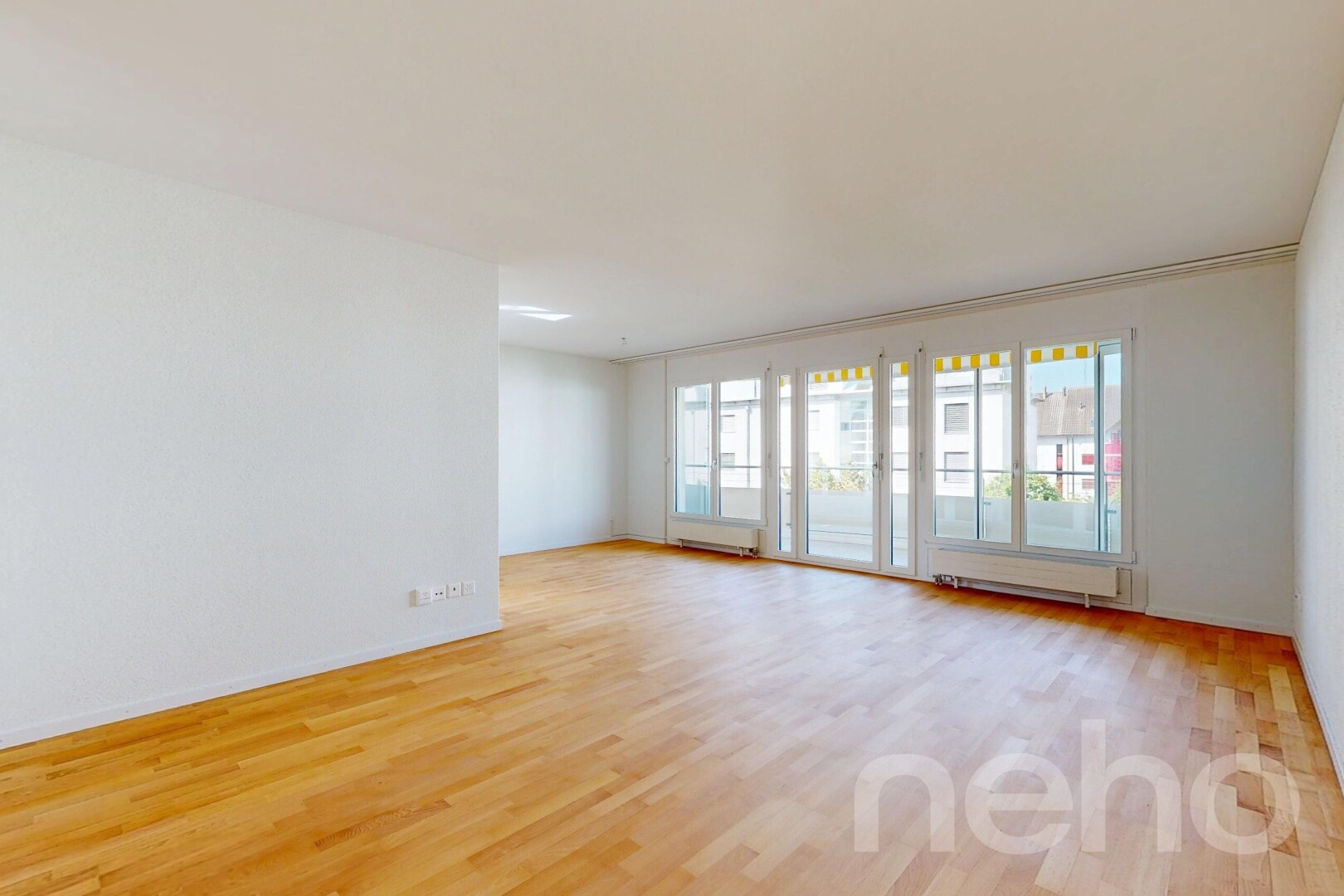 leerer raum mit inside property, holzfußboden, wood finish floor, gipskartonwand, und drywall