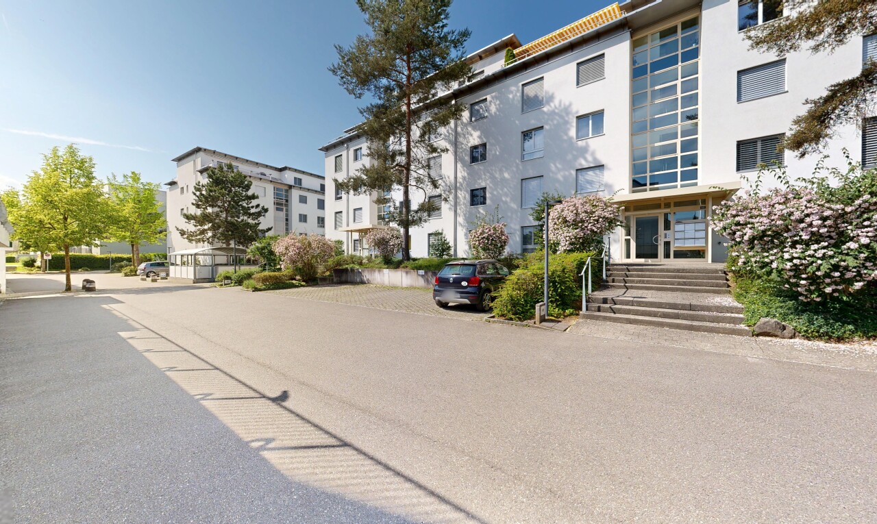 außenansicht mit apartment complex view, blick auf wohnanlage, und day time