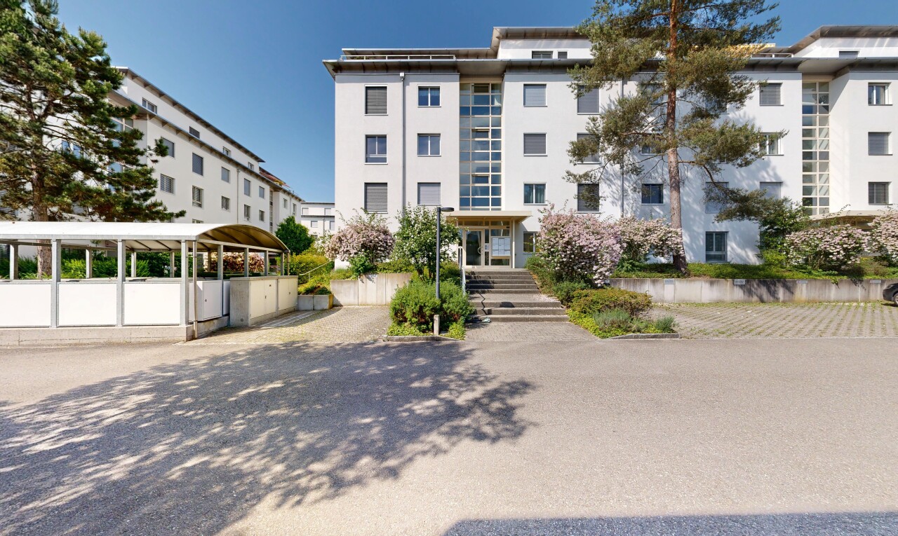 außenansicht mit apartment complex view, blick auf wohnanlage, day time, und from community