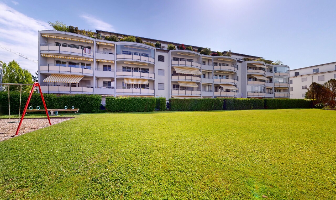 außenansicht mit blick auf wohnanlage, apartment complex view, from community, und day time