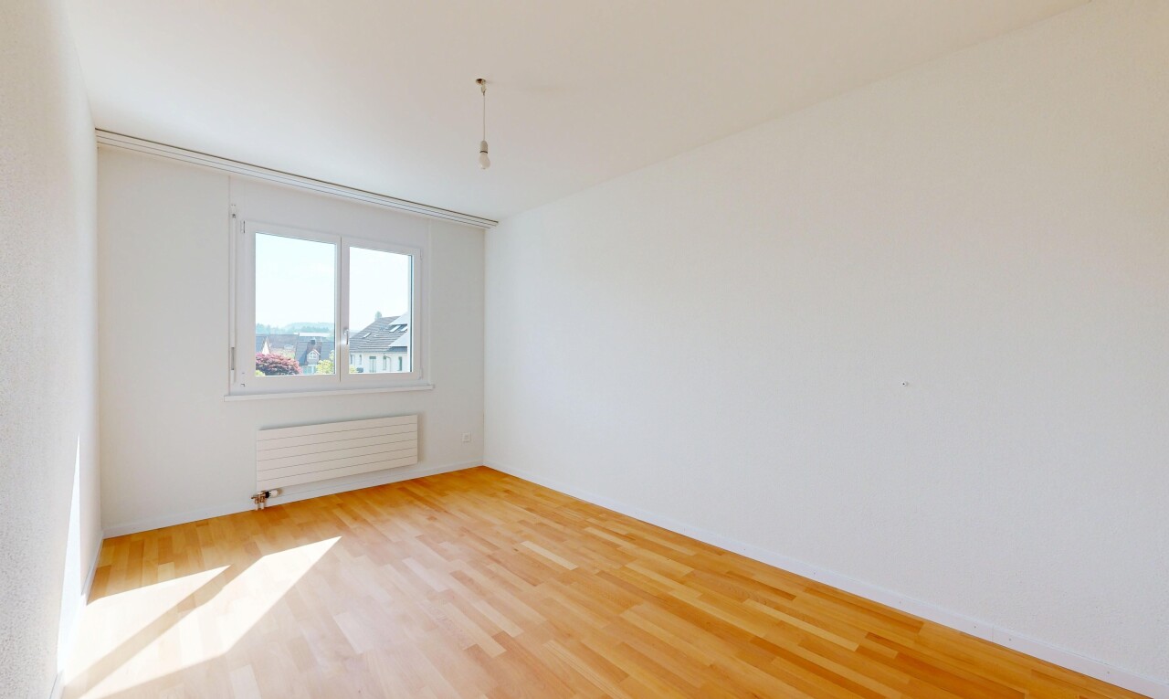 leerer raum mit gipskartonwand, drywall, kühler, light floor, und holzfußboden
