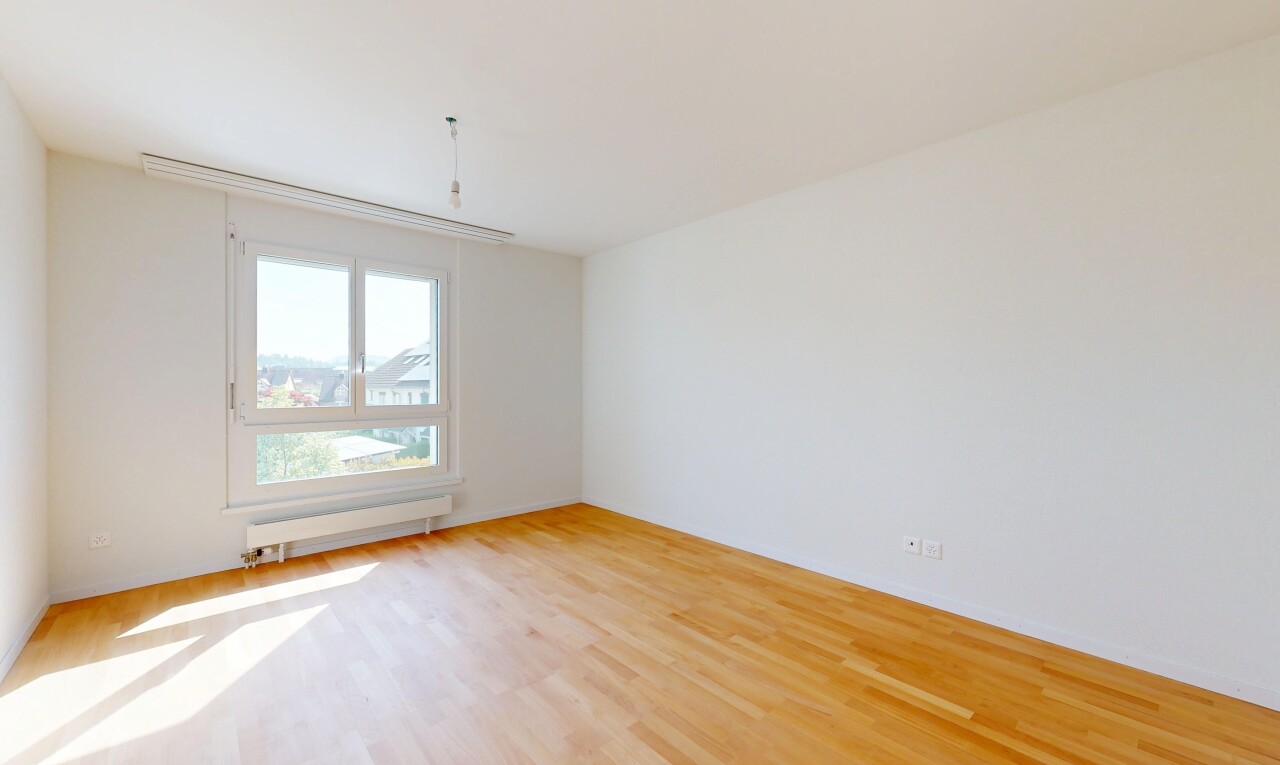 leerer raum mit drywall, gipskartonwand, wood finish floor, holzfußboden, und inside property