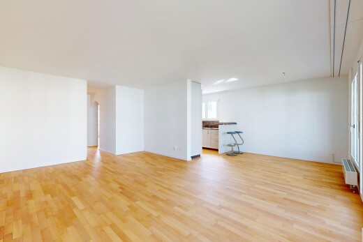 pièce vide avec wood finish floor, sol en finition bois, inside property, drywall, et cloison sèche