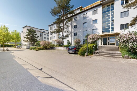außenansicht mit apartment complex view, blick auf wohnanlage, und day time