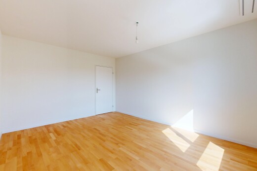 pièce vide avec inside property, drywall, cloison sèche, wood finish floor, et sol en finition bois