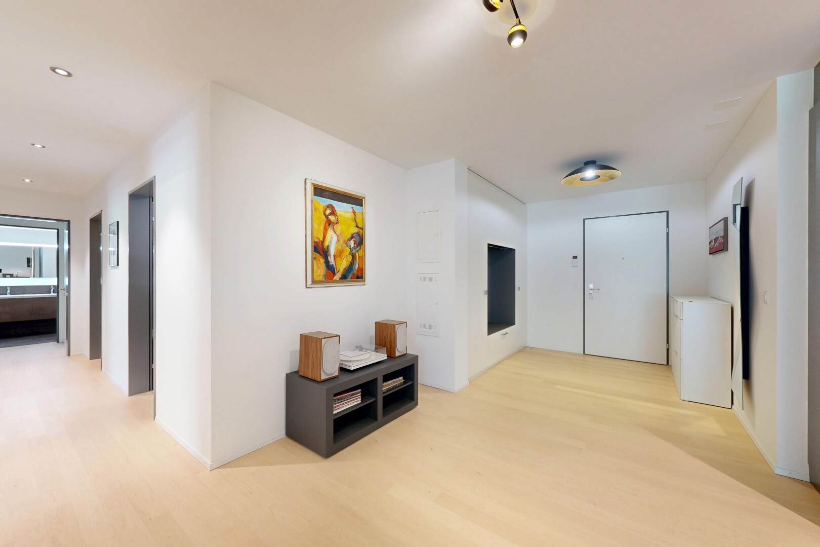halle / korridor mit holzfußboden, wood finish floor, inside property, gipskartonwand, und drywall