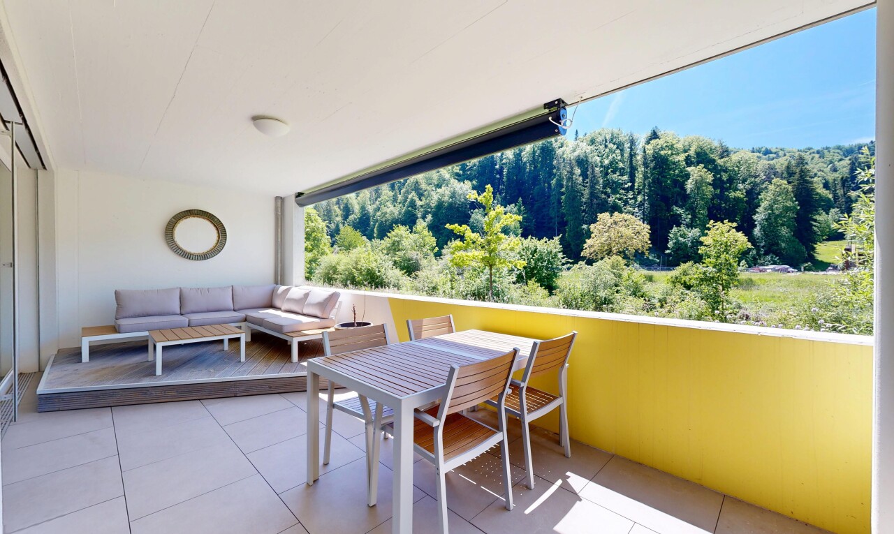 terrasse mit from property, terrasse, wohnraum im freien, und essbereich im freien