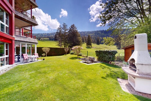 jardin avec from property, terrasse, day time, balcon, et pelouse