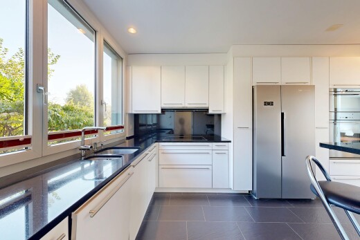 küche mit kühlschrank, natural light, natürliches licht, weiße schränke, und inside property