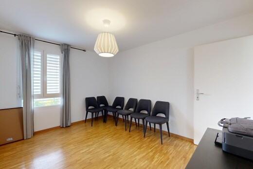 salle à manger avec lumière naturelle, natural light, cloison sèche, drywall, et inside property