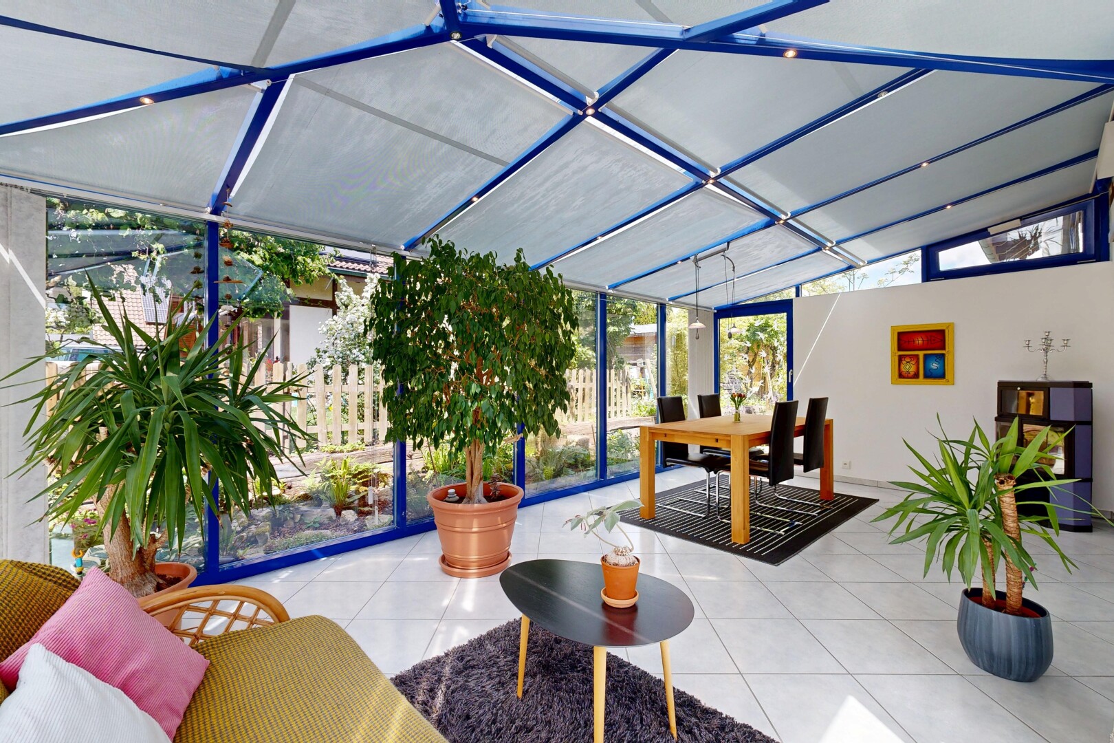 terrasse avec terrasse et coin repas extérieur
