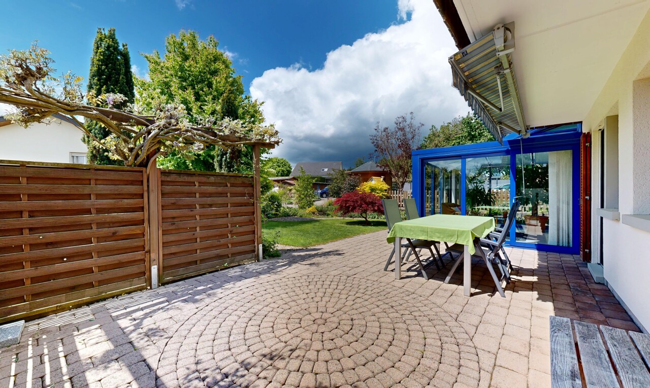 terrasse avec coin repas extérieur, terrasse, day time, from property, et clôture