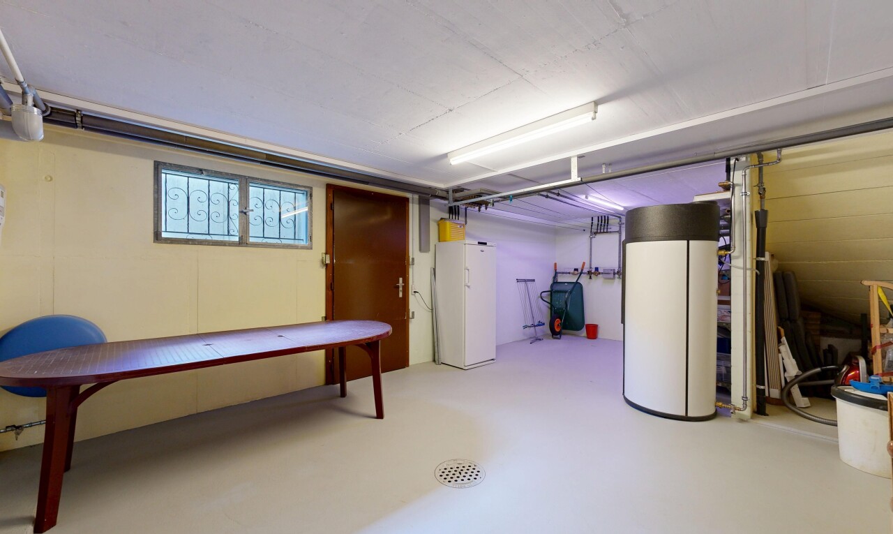 parking avec inside property