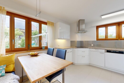 cuisine avec light countertops, white cabinets, armoires blanches, hotte, et inside property