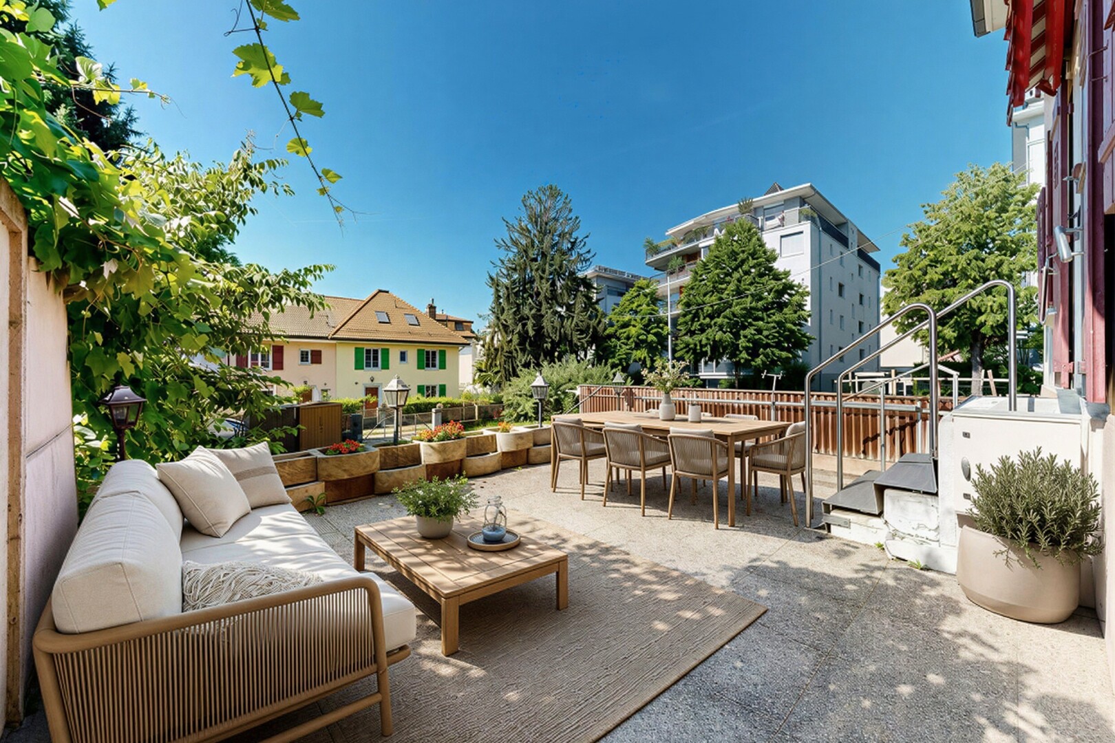 terrasse avec day time, clôture, et from property