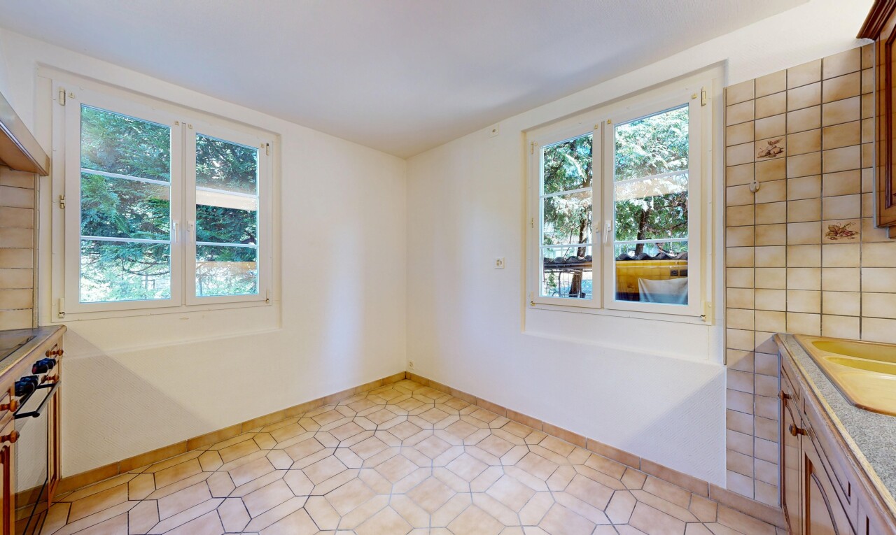pièce vide avec lumière naturelle, natural light, cloison sèche, drywall, et inside property