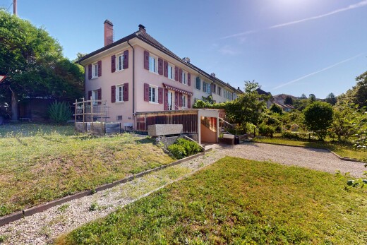 façade avec pelouse, cheminée, from property, bardage en stuc, et day time