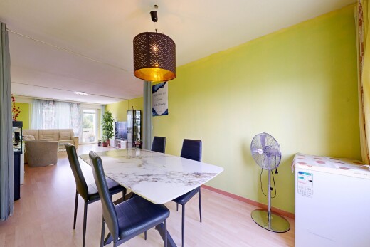 esszimmer mit gipskartonwand, drywall, inside property, natürliches licht, und natural light