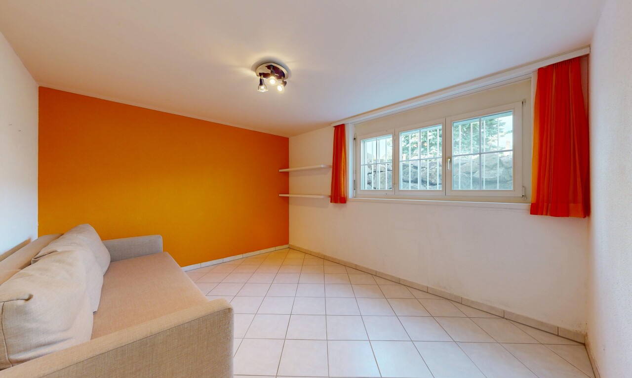 salon avec cloison sèche, drywall, lumière naturelle, natural light, et inside property