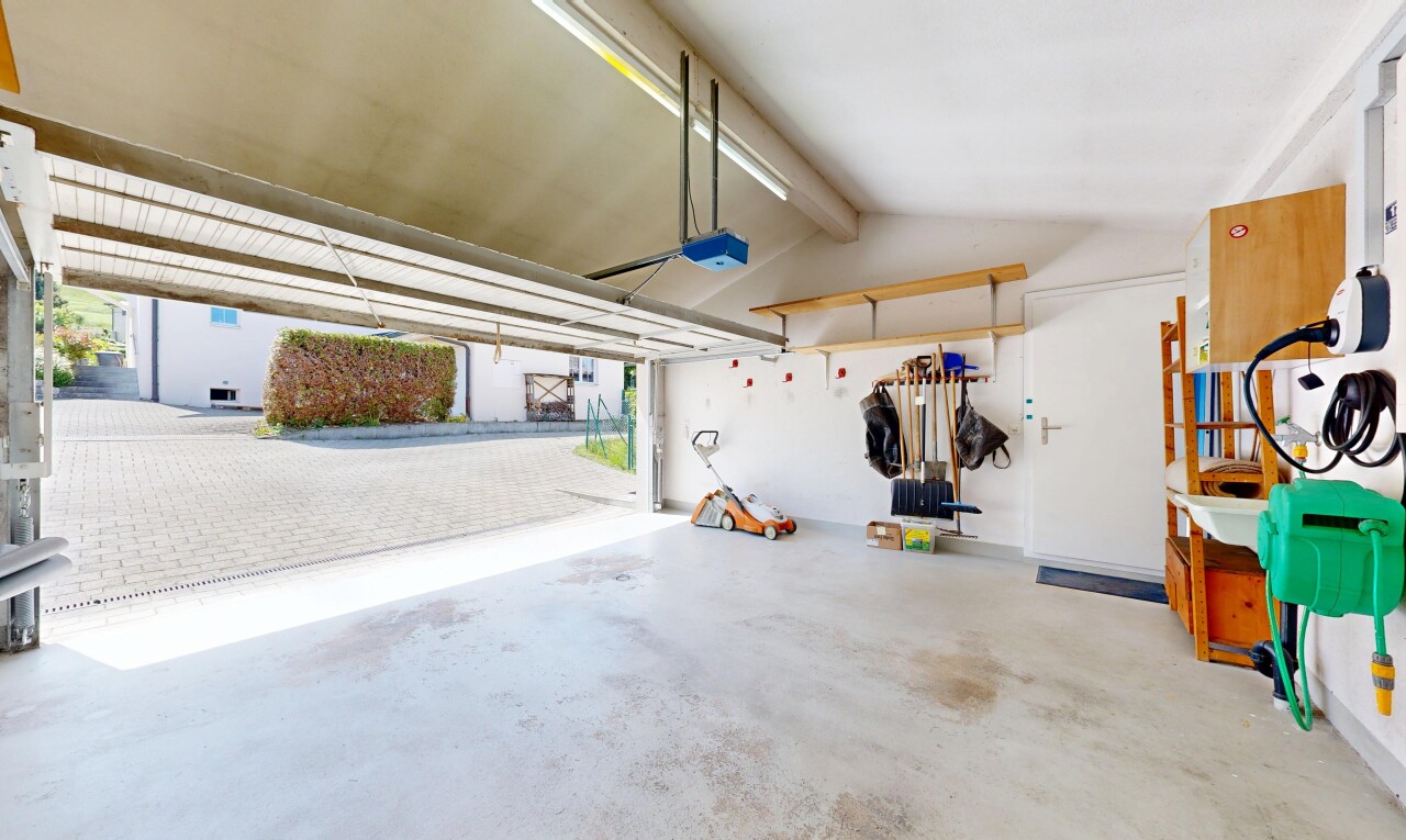 parking avec inside property
