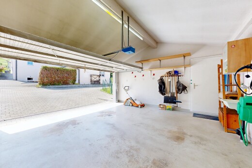 parking avec inside property
