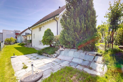 façade avec pelouse, day time, bardage en stuc, property visible, et terrasse