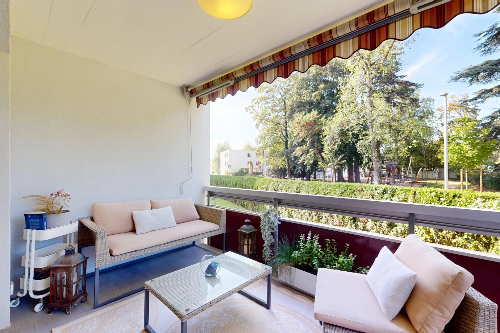 terrasse mit wohnraum im freien, markise, from property, balkon, und day time