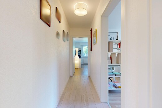 halle / korridor mit wood finish floor, holzfußboden, light floor, und inside property