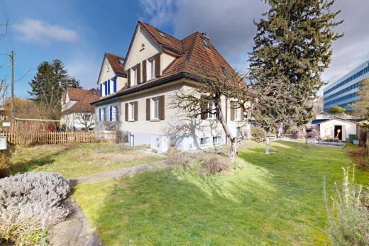 außenansicht mit rasen, zaun, power lines view, day time, und property visible