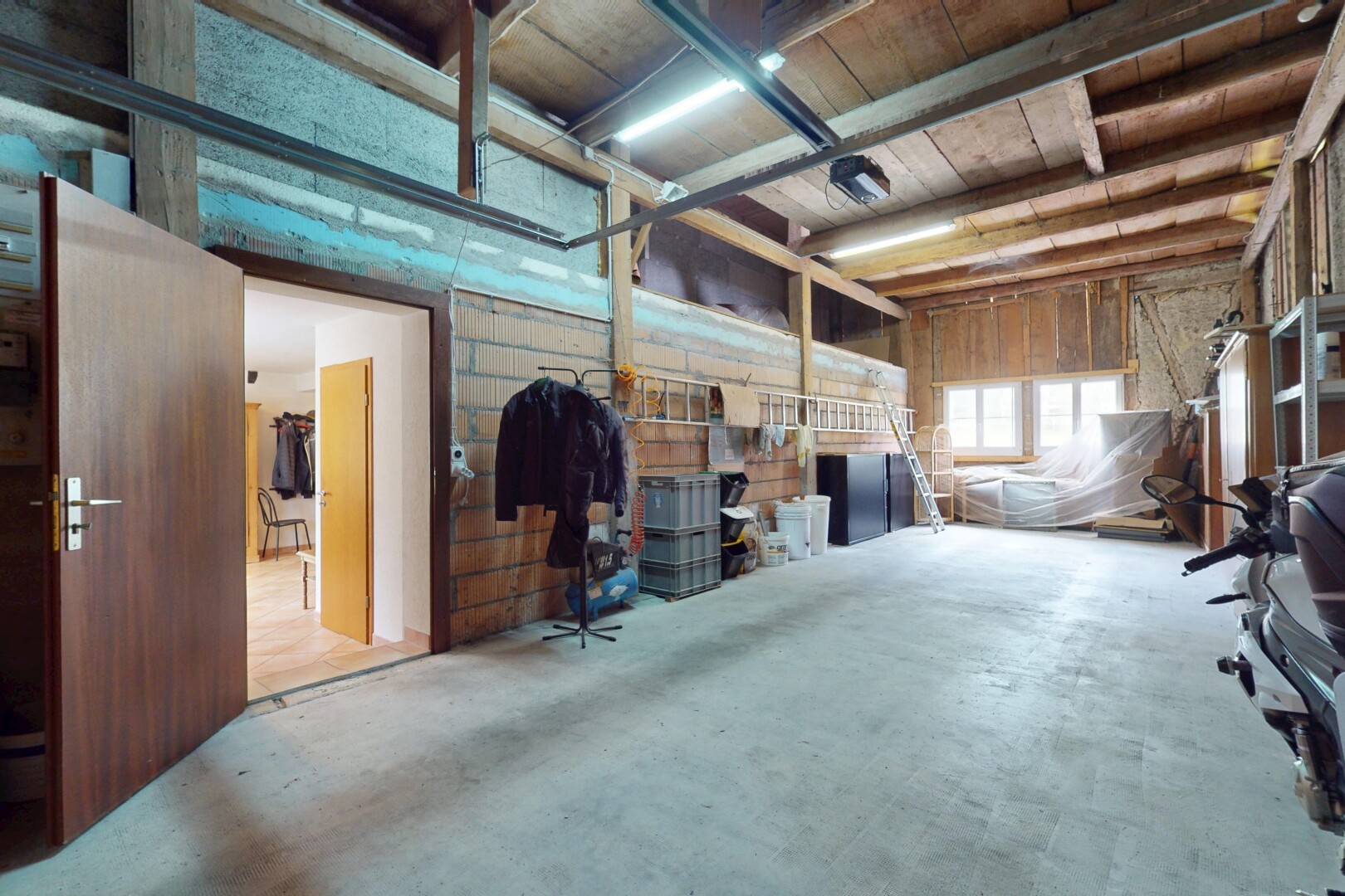 parking avec inside property