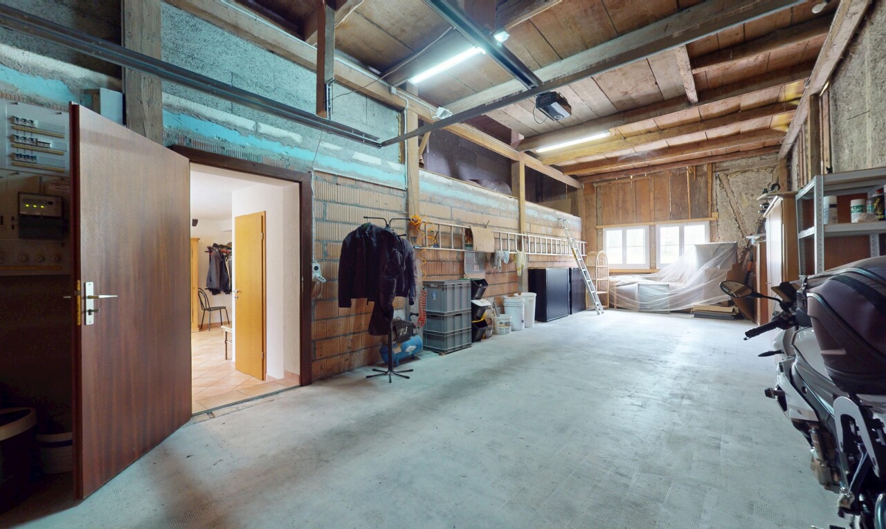 parking avec inside property
