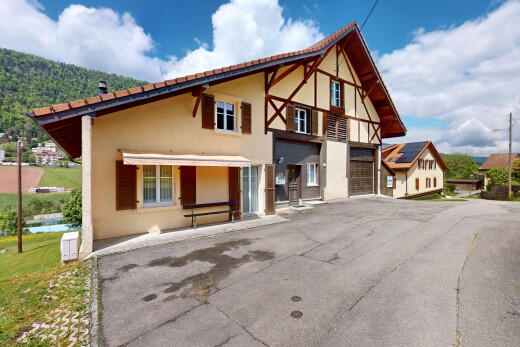 façade avec bardage en stuc, property visible, day time, allée, et garage
