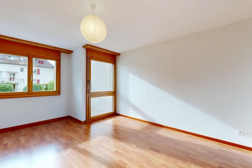leerer raum mit natürliches licht, natural light, inside property, holzfußboden, und wood finish floor