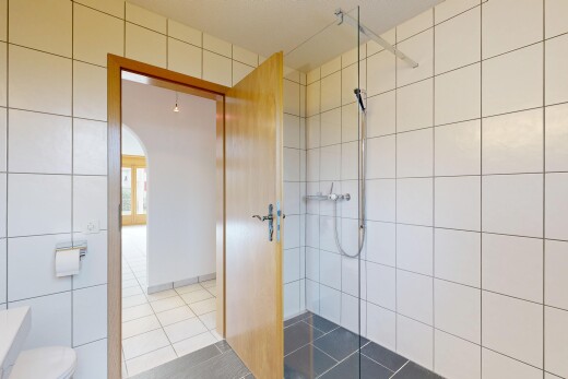 bad mit tile wall, fliesenwand, tile floor, fliesenboden, und komplettes badezimmer