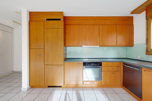 küche mit ofen, geschirrspülmaschine, tile floor, fliesenboden, und inside property