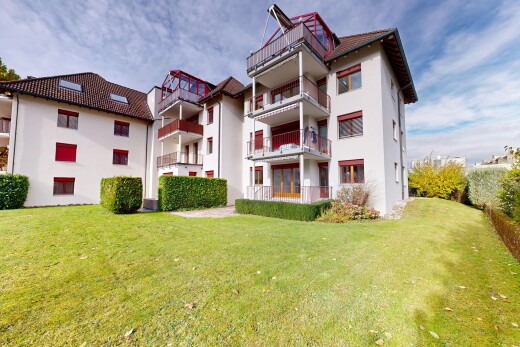 außenansicht mit stuckverkleidung, day time, balkon, rasen, und property visible