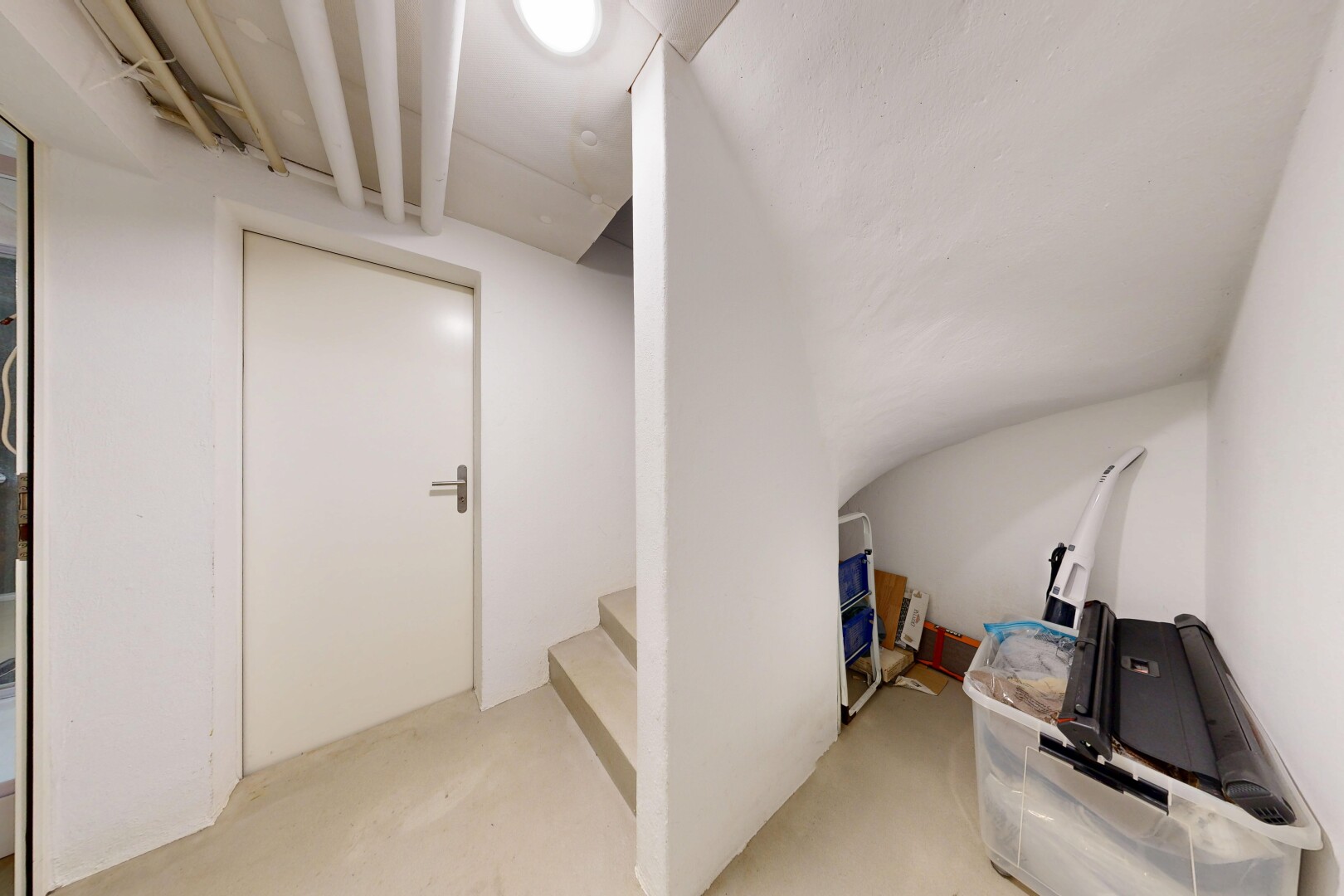 halle / korridor mit gipskartonwand, drywall, inside property, betonboden, und concrete floor