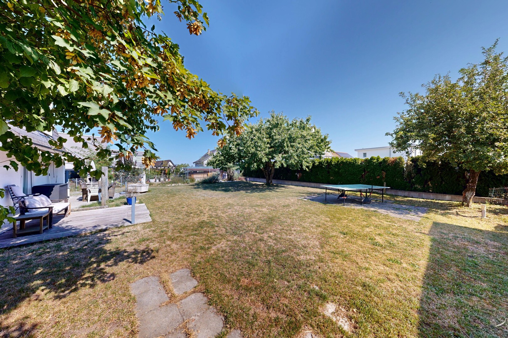 garten mit from property, day time, rasen, und terrasse