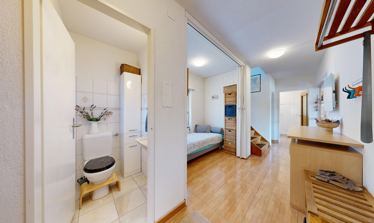 halle / korridor mit inside property, light floor, treppen, drywall, und gipskartonwand